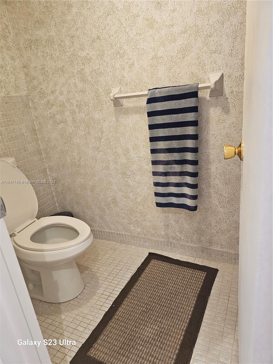 FIFITH MOORINGS CONDO - Residential