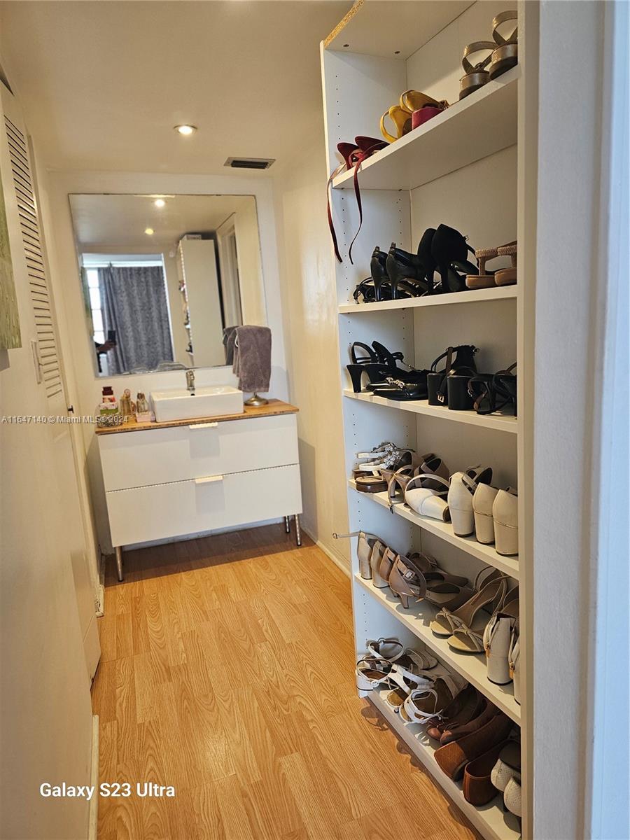 FIFITH MOORINGS CONDO - Residential
