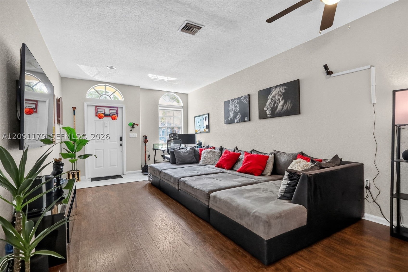 2820 SW 84th Ter 105, Miramar, FL, 33025/$519,000 4 2820 SW 84th Ter 105