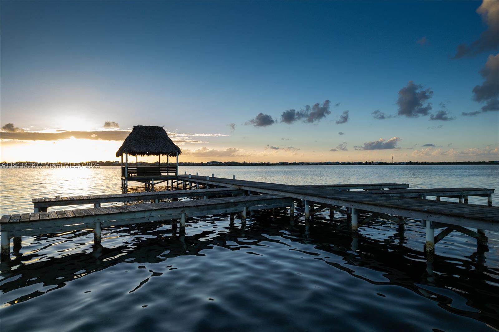 West Ambergis Caye - Land