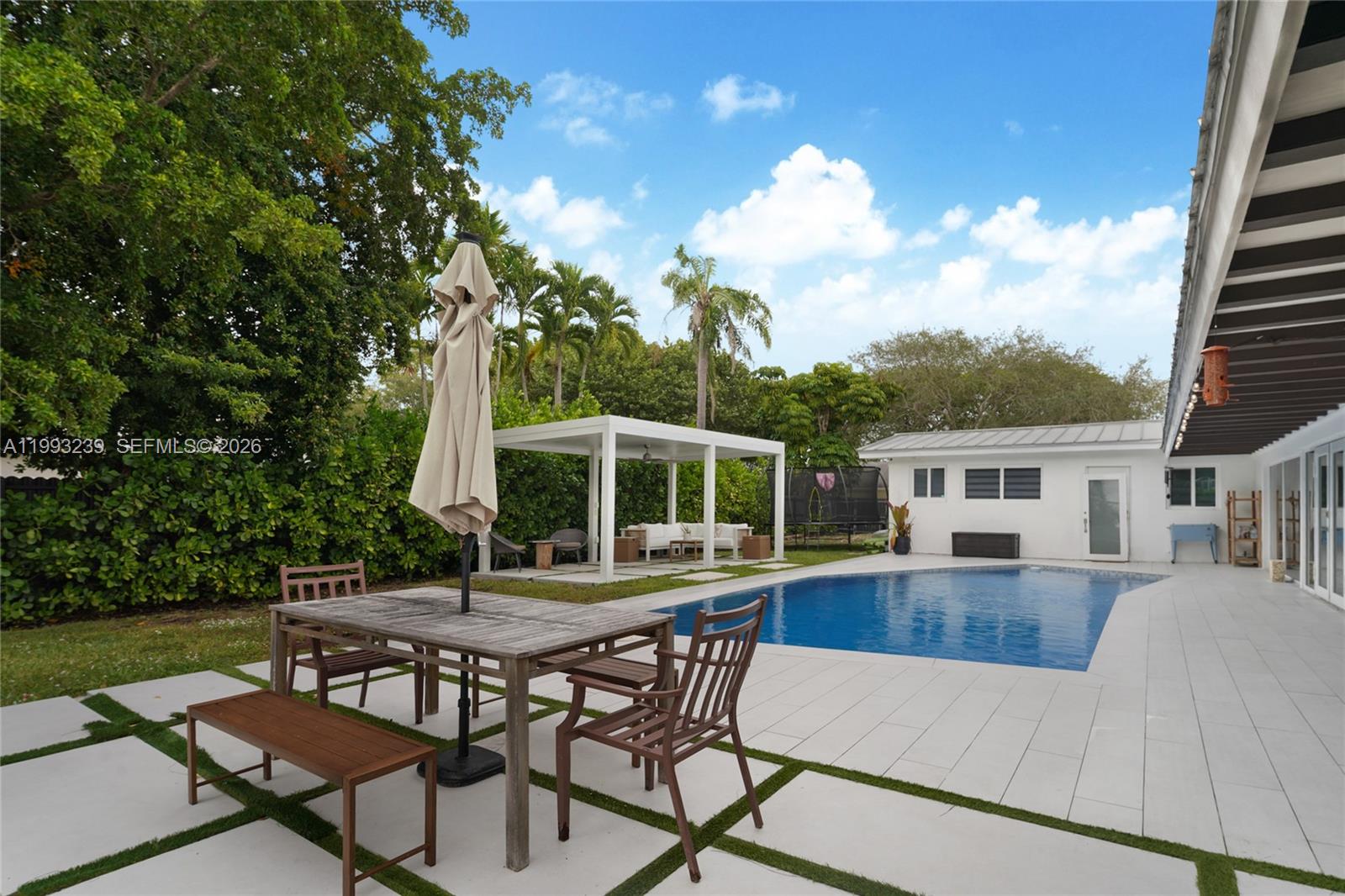 HALLMARK HGTS ESTS 7TH AD - Residential