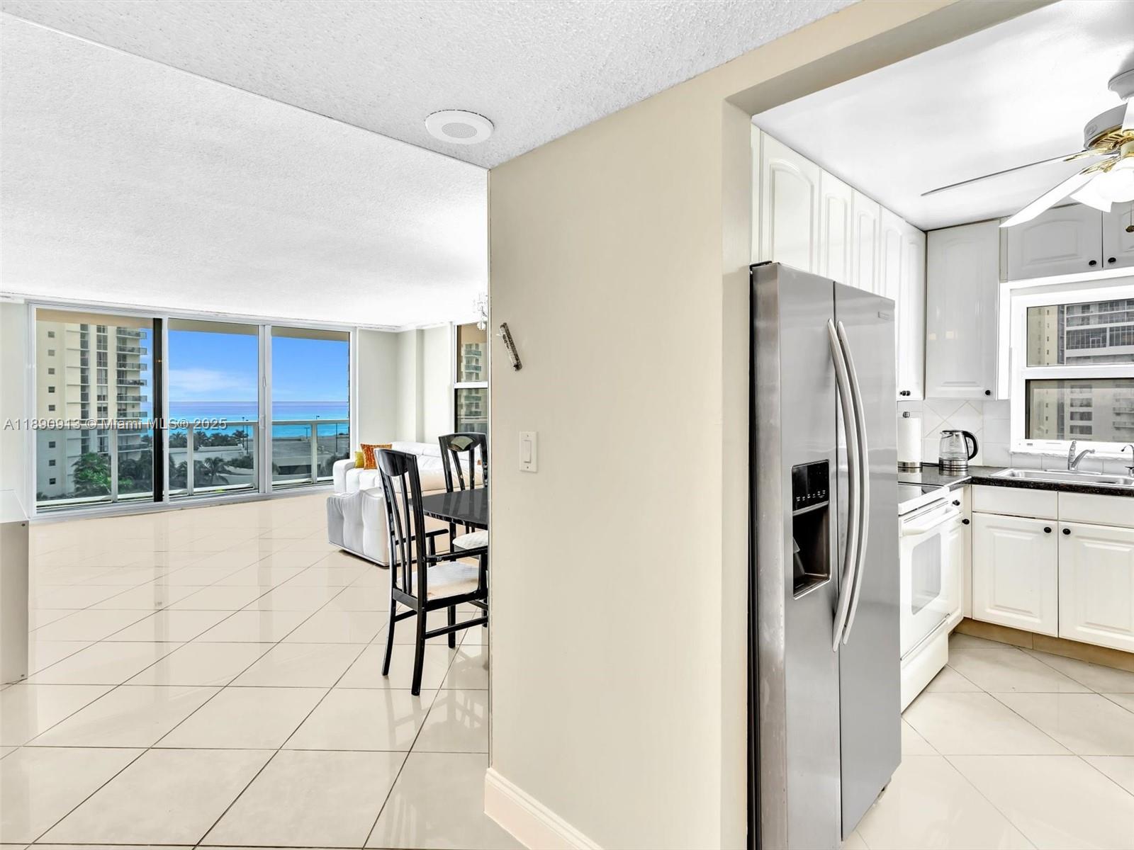 HALLMARK OF HOLLYWOOD CON - Residential Lease