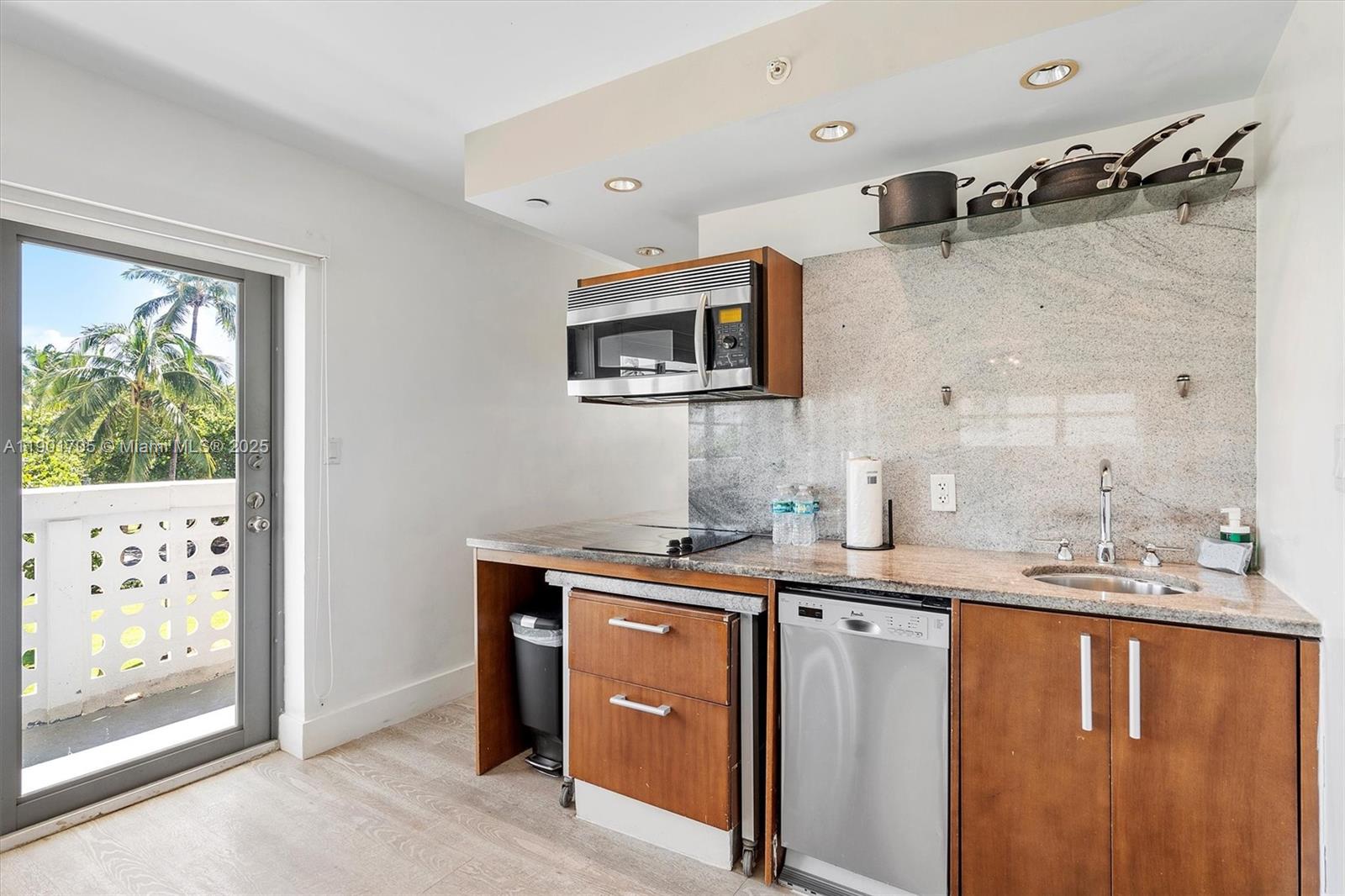 THE STRAND ON OCEAN DRIVE - Residential