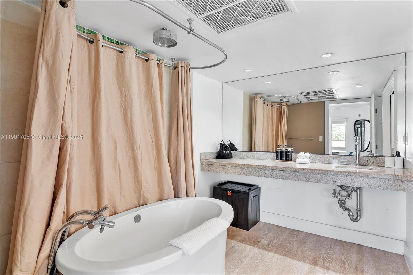 THE STRAND ON OCEAN DRIVE - Residential