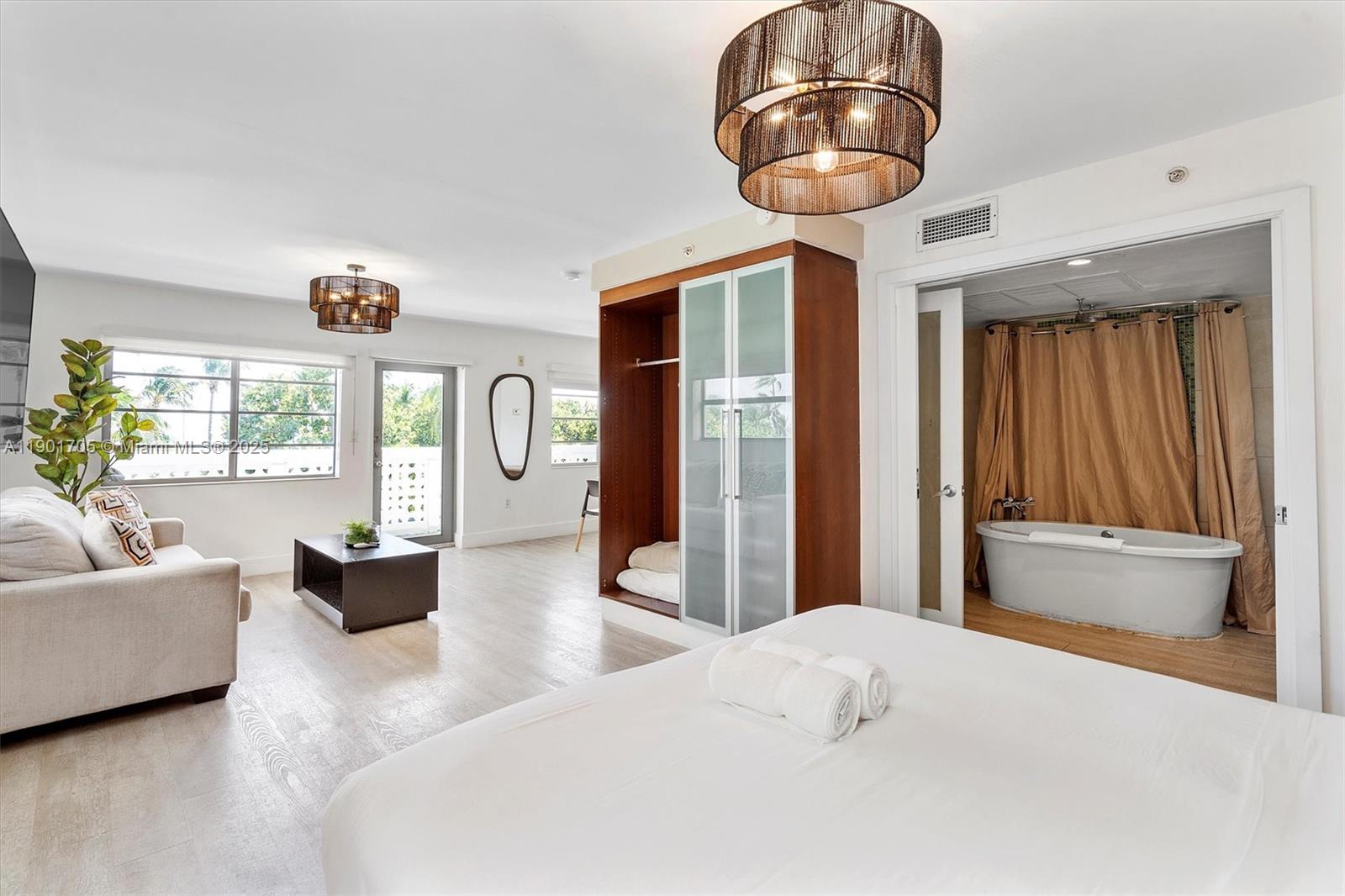 THE STRAND ON OCEAN DRIVE - Residential