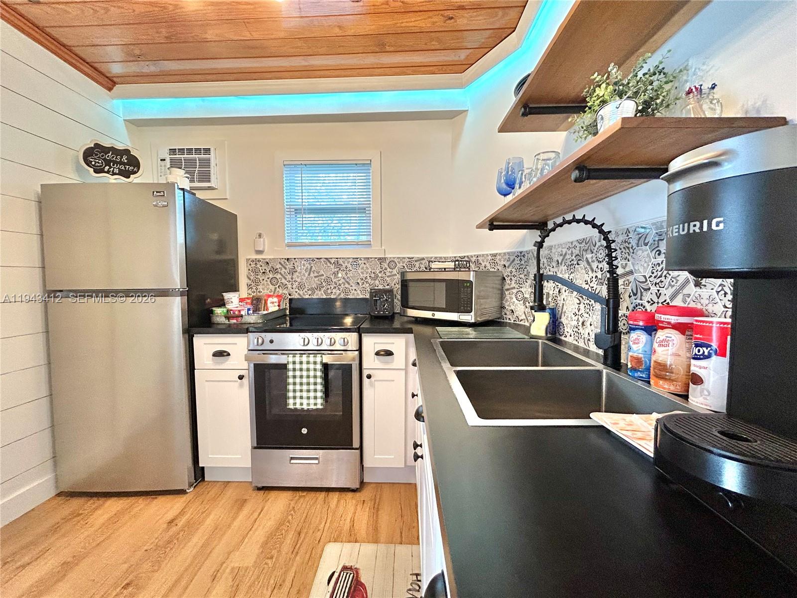 SUNKIST ESTATES A - Residential Lease