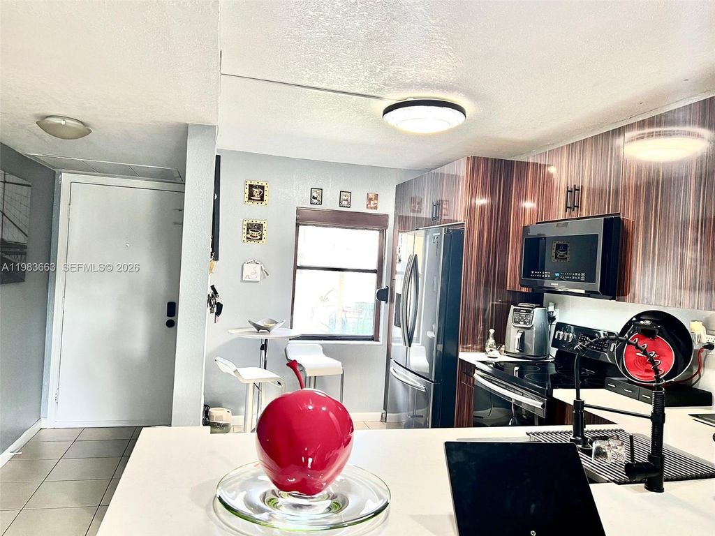 Photo of 11304 Taft St #11304, Pembroke Pines, FL 33026 (MLS # A11983663)