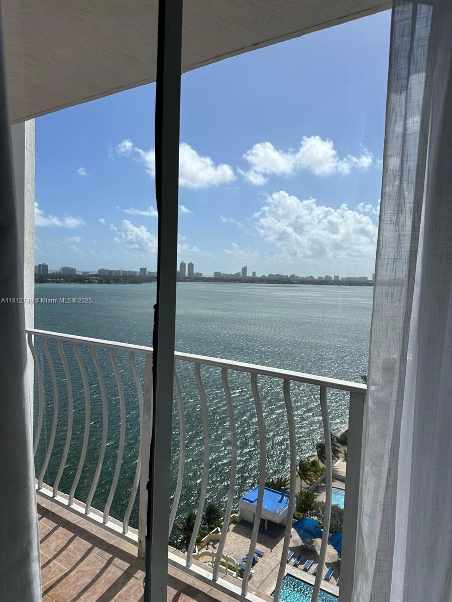 THE GRANDVIEW PALACE COND - Residential