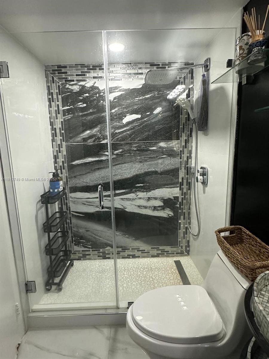 THE GRANDVIEW PALACE COND - Residential