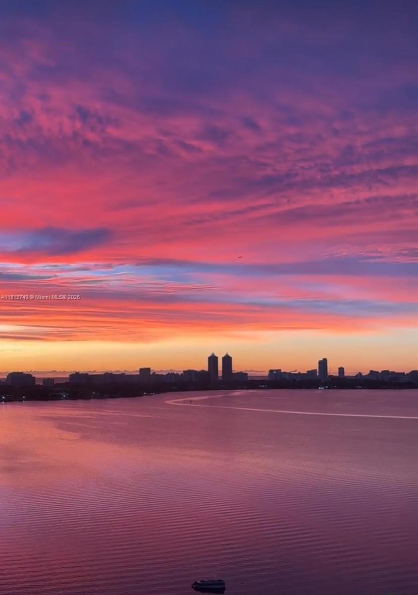 THE GRANDVIEW PALACE COND - Residential
