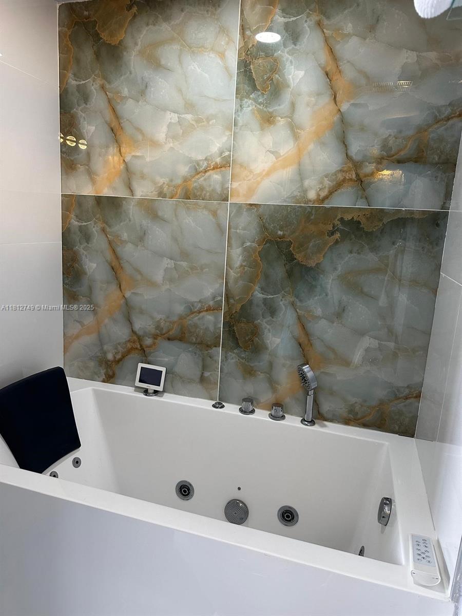 THE GRANDVIEW PALACE COND - Residential