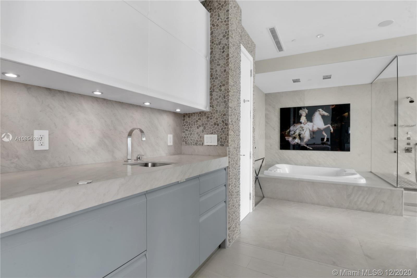 APOGEE CONDO - Residential