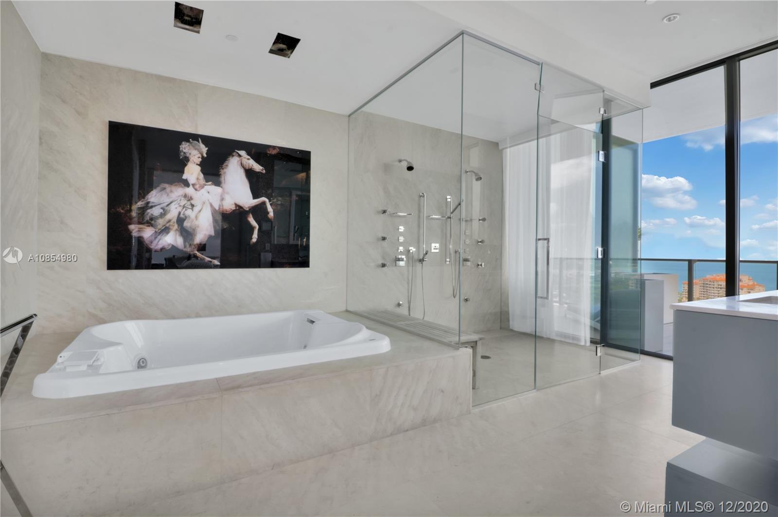 APOGEE CONDO - Residential