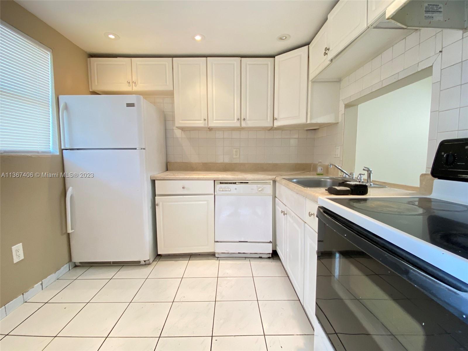 BROOKFIELD SQUARE CONDO - Residential Lease