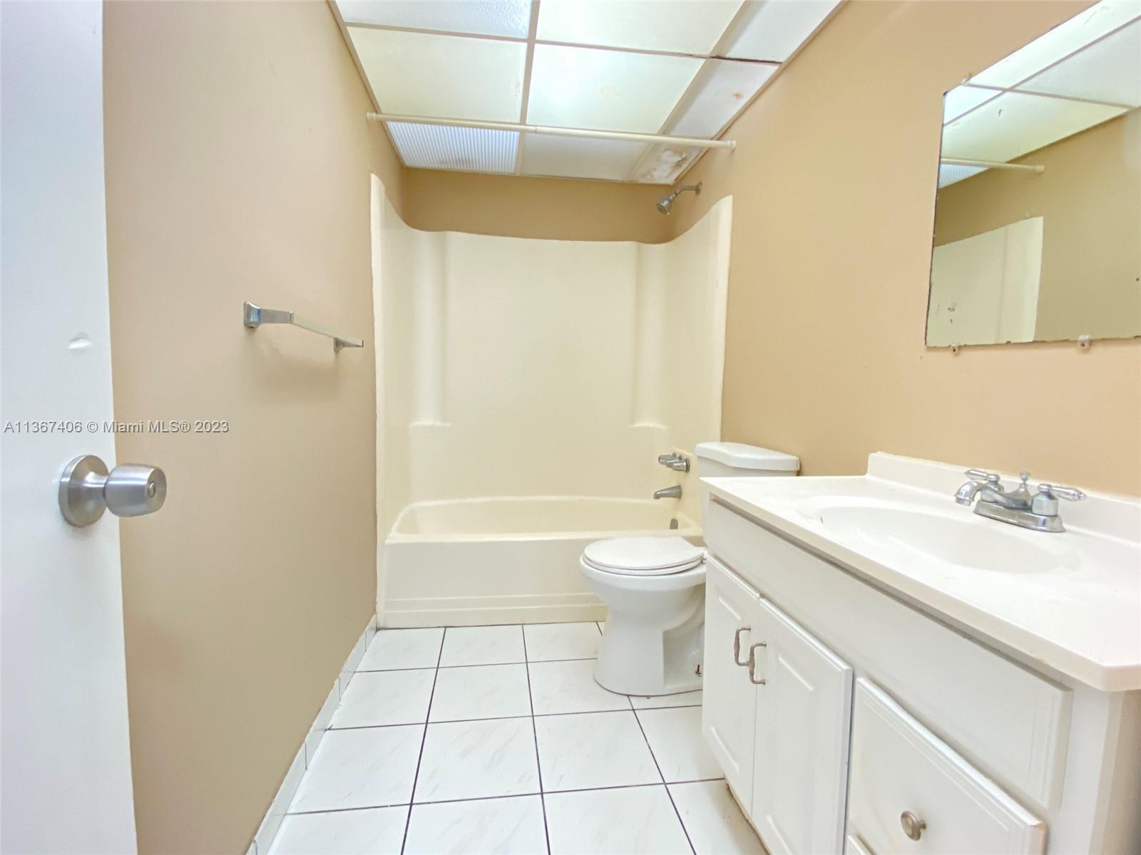 BROOKFIELD SQUARE CONDO - Residential Lease