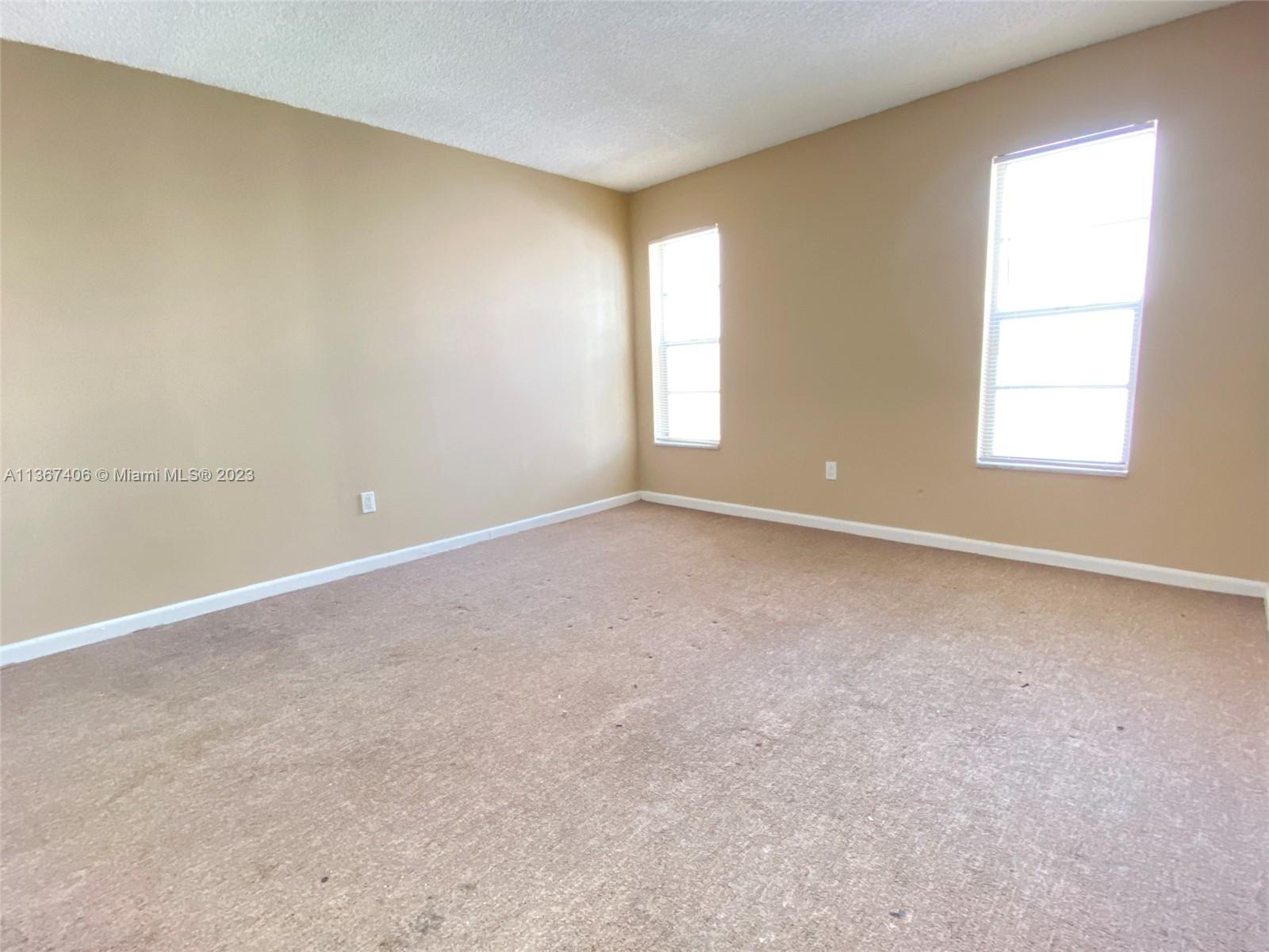 BROOKFIELD SQUARE CONDO - Residential Lease