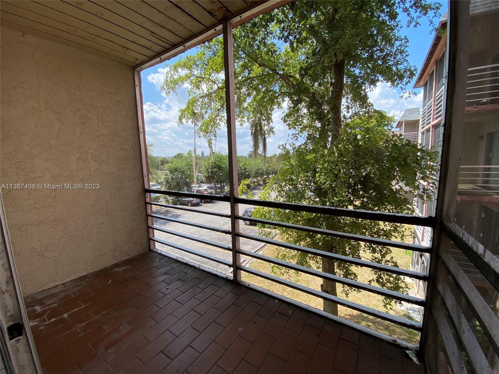 BROOKFIELD SQUARE CONDO - Residential Lease