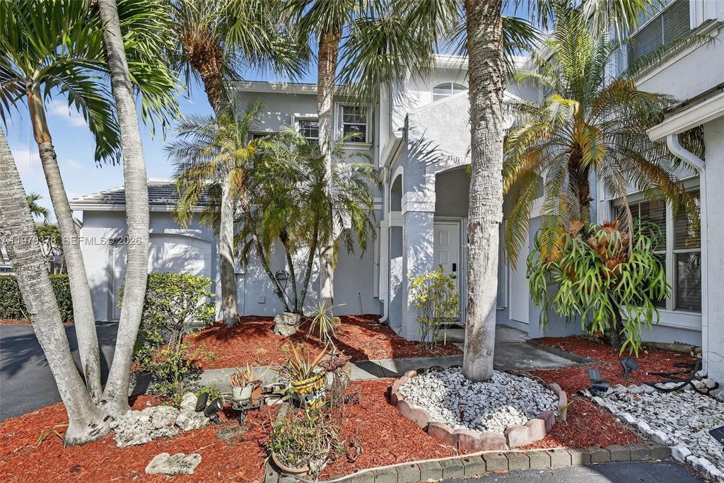 Photo of 4700 Grapevine Way, Davie, FL 33331 (MLS # A11970378)