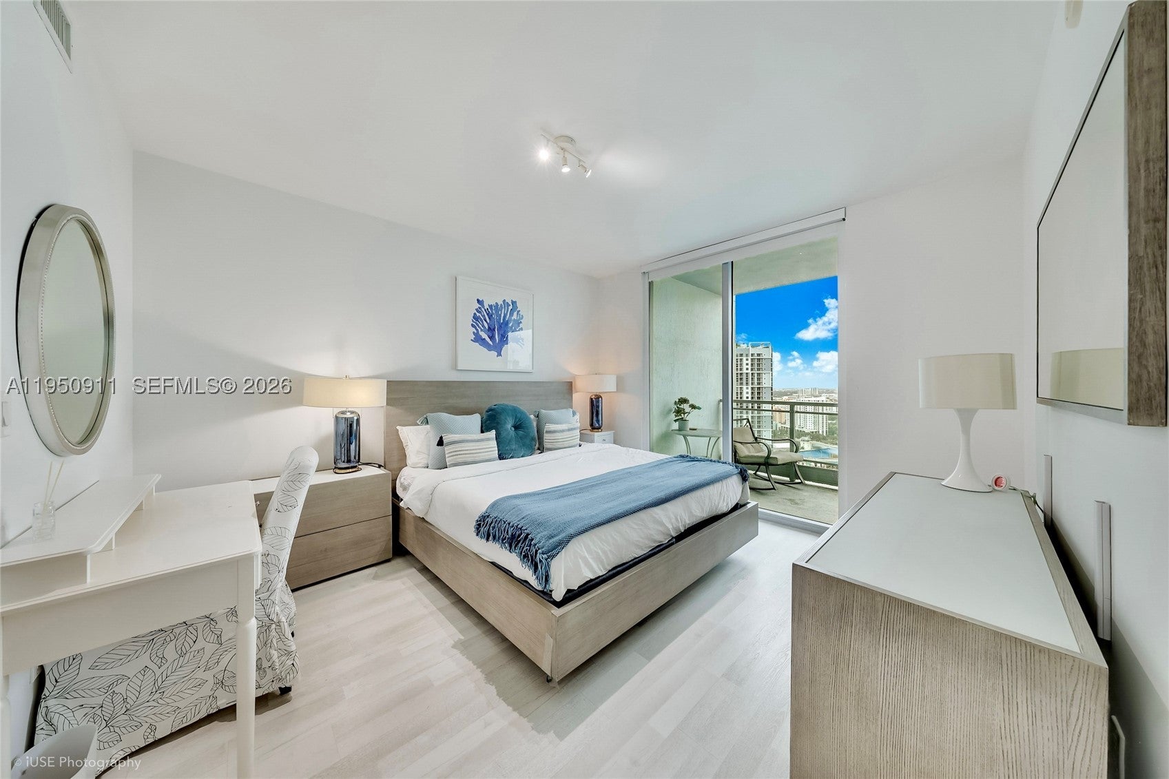 90 SW 3rd St