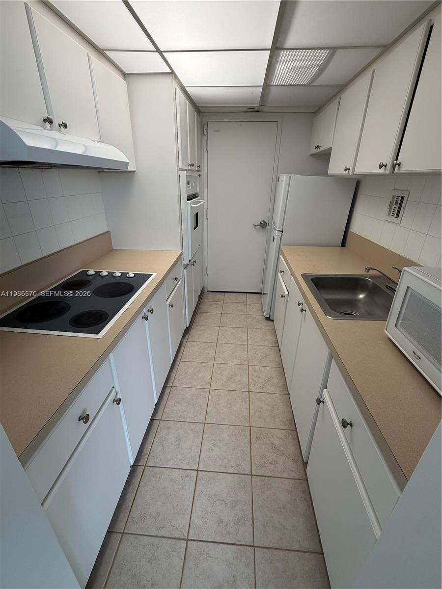 MIRADOR 1200 CONDO - Residential Lease