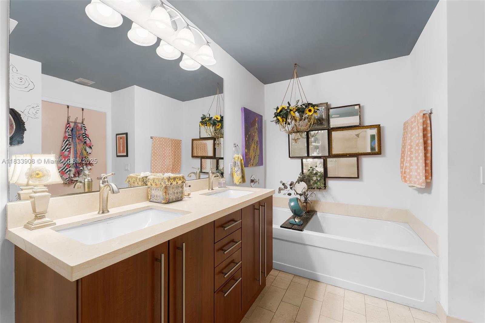 THE AXIS ON BRICKELL COND - Residential