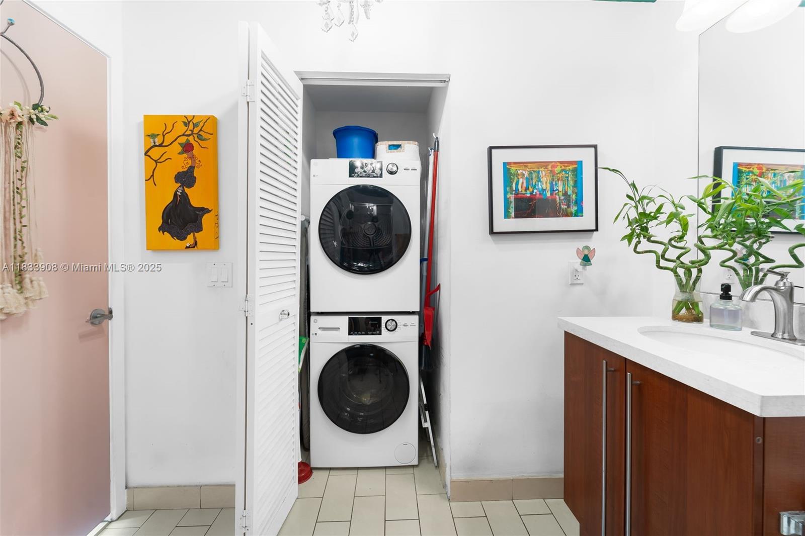 THE AXIS ON BRICKELL COND - Residential