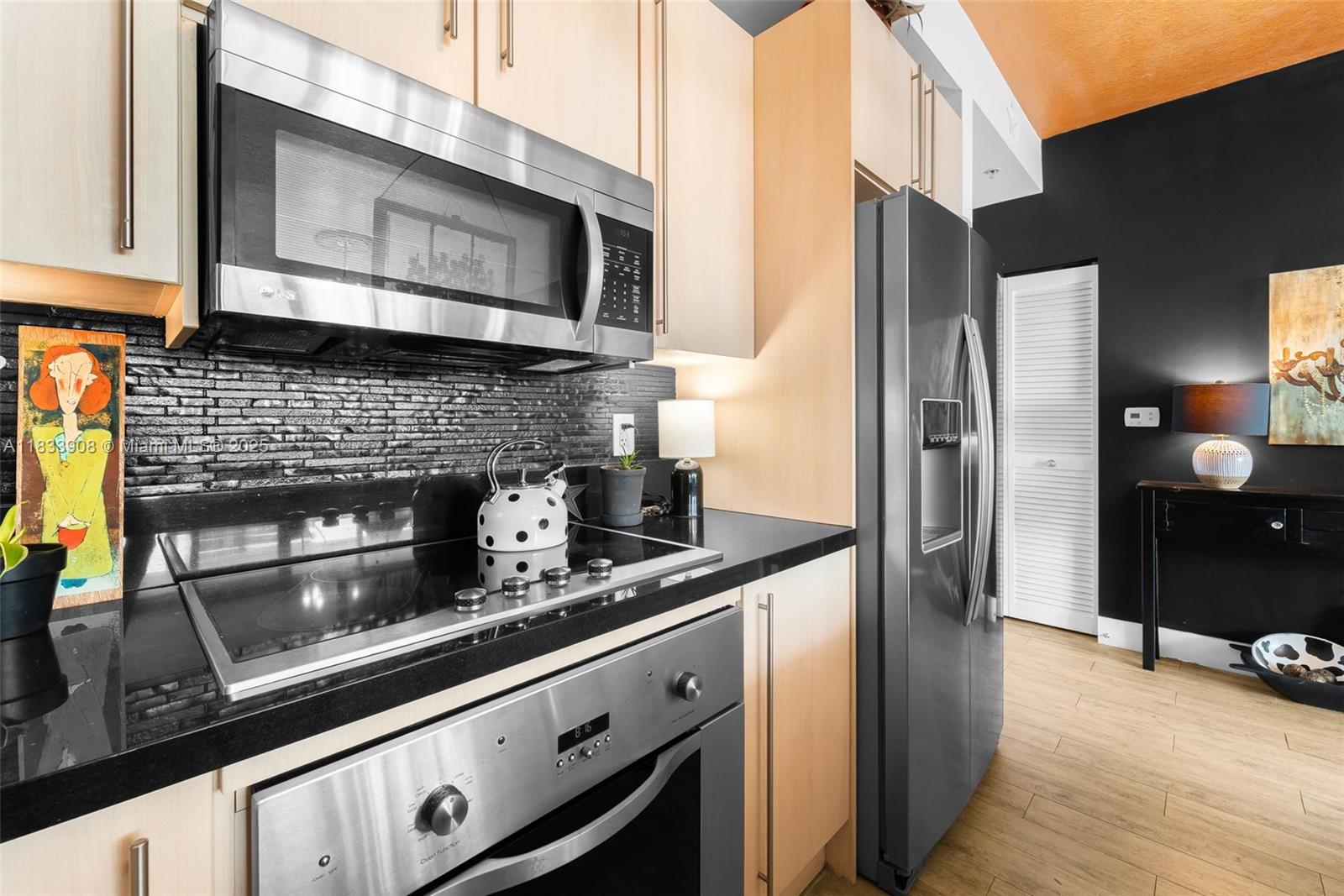 THE AXIS ON BRICKELL COND - Residential