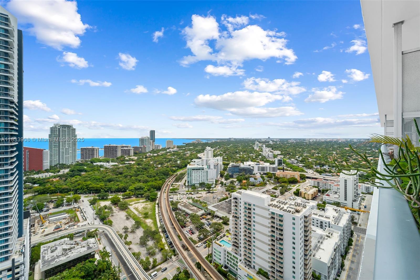 THE AXIS ON BRICKELL COND - Residential