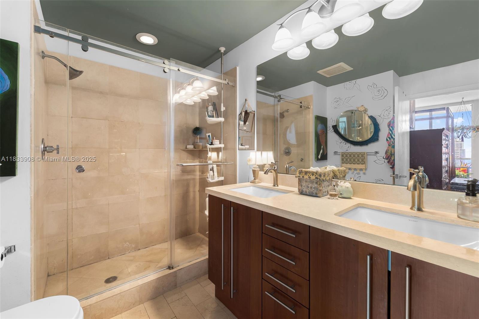 THE AXIS ON BRICKELL COND - Residential