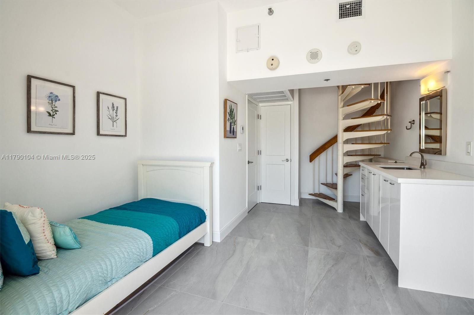 ANCHOR BAY CLUB CONDO - Residential