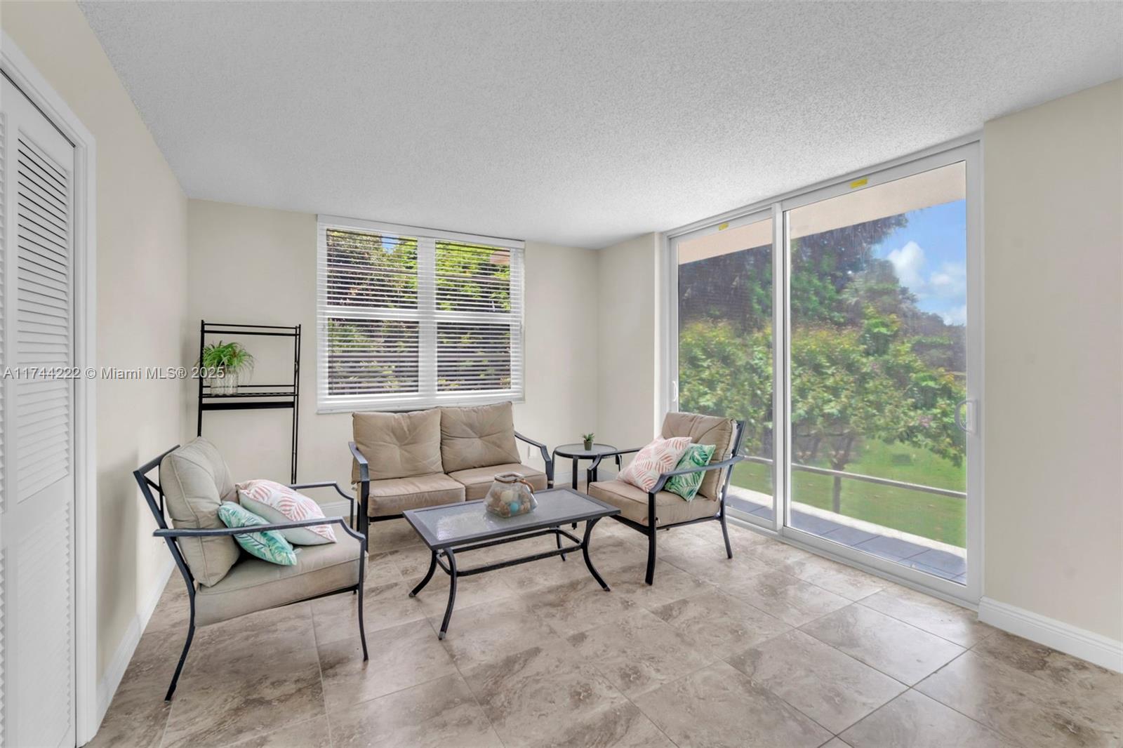 NO 125 PALM-AIRE COUNTRY - Residential