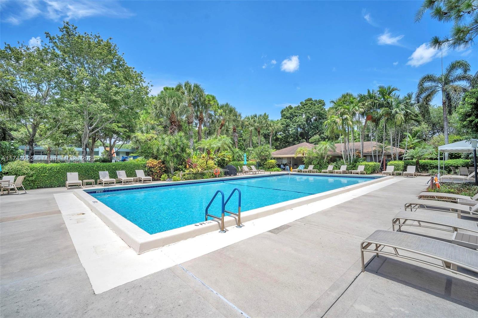 NO 125 PALM-AIRE COUNTRY - Residential