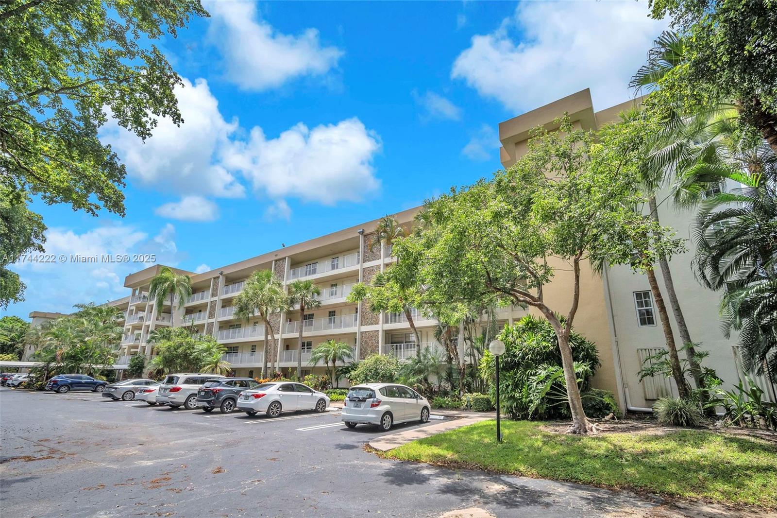 NO 125 PALM-AIRE COUNTRY - Residential