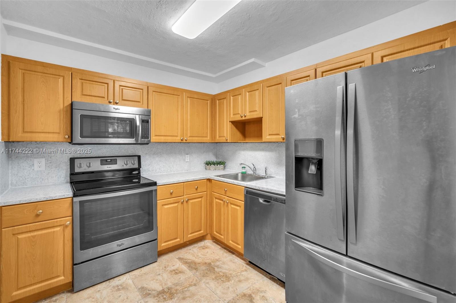 NO 125 PALM-AIRE COUNTRY - Residential