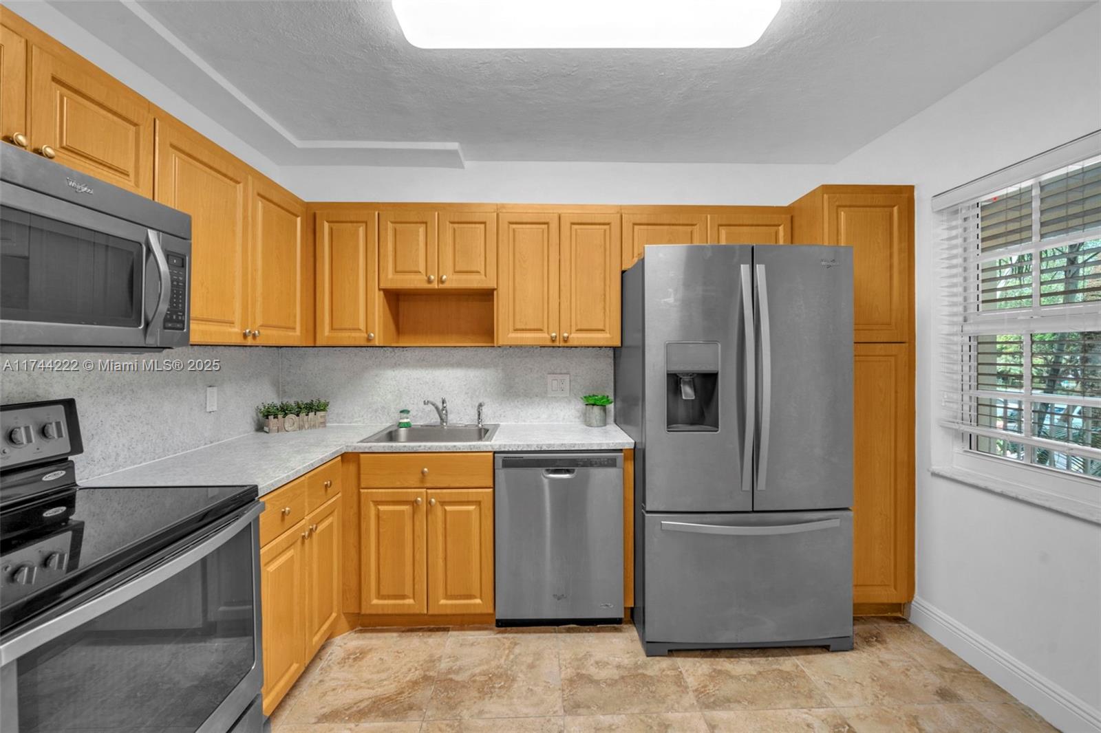 NO 125 PALM-AIRE COUNTRY - Residential