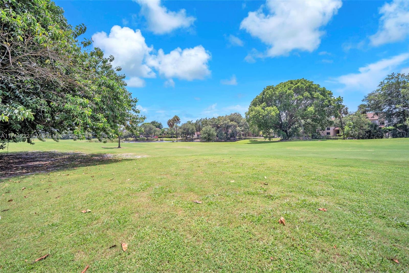 NO 125 PALM-AIRE COUNTRY - Residential