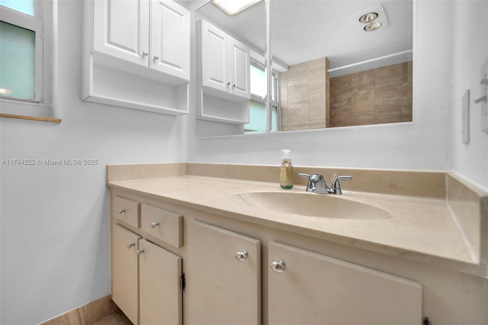NO 125 PALM-AIRE COUNTRY - Residential