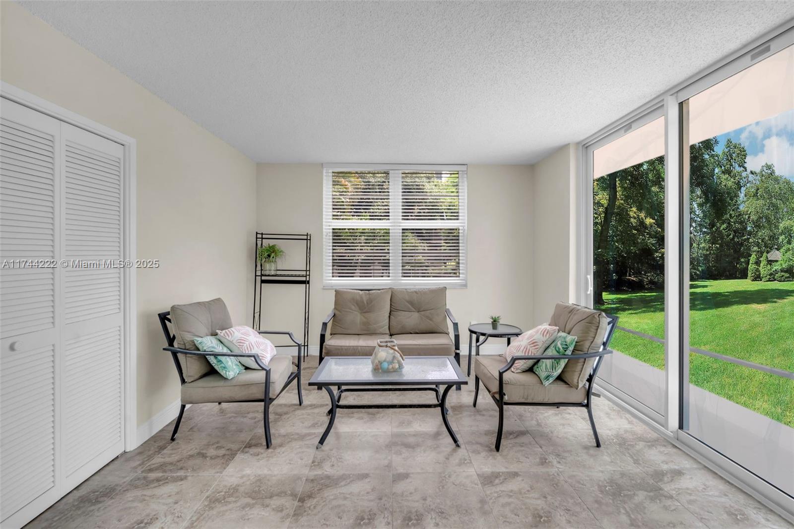 NO 125 PALM-AIRE COUNTRY - Residential