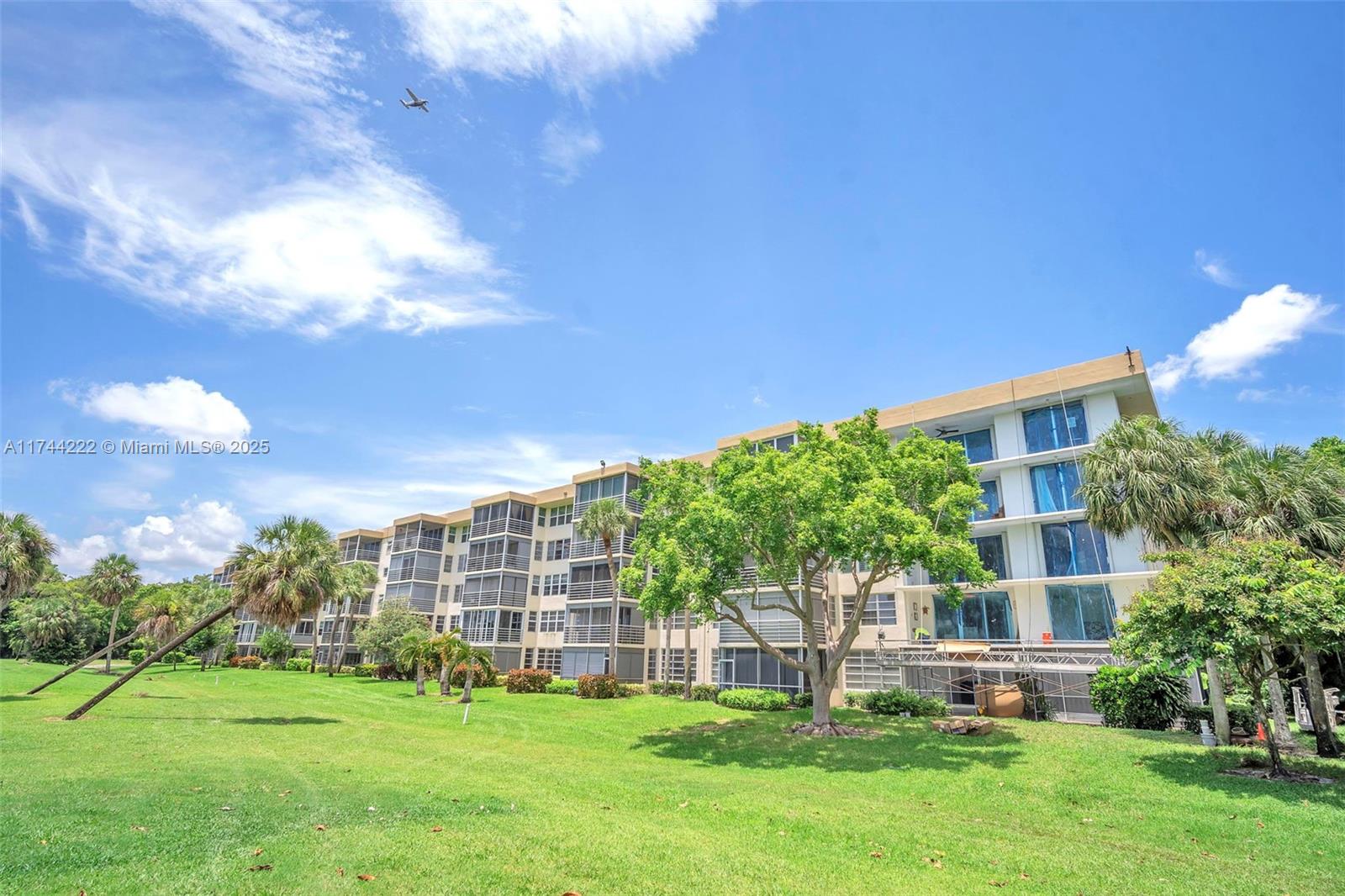 NO 125 PALM-AIRE COUNTRY - Residential