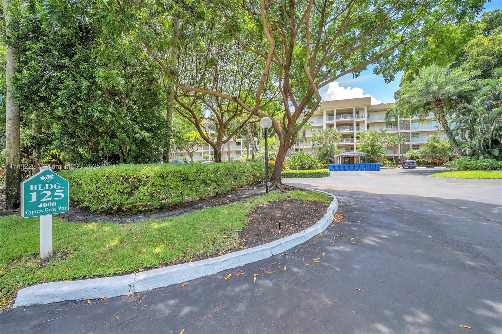 NO 125 PALM-AIRE COUNTRY - Residential