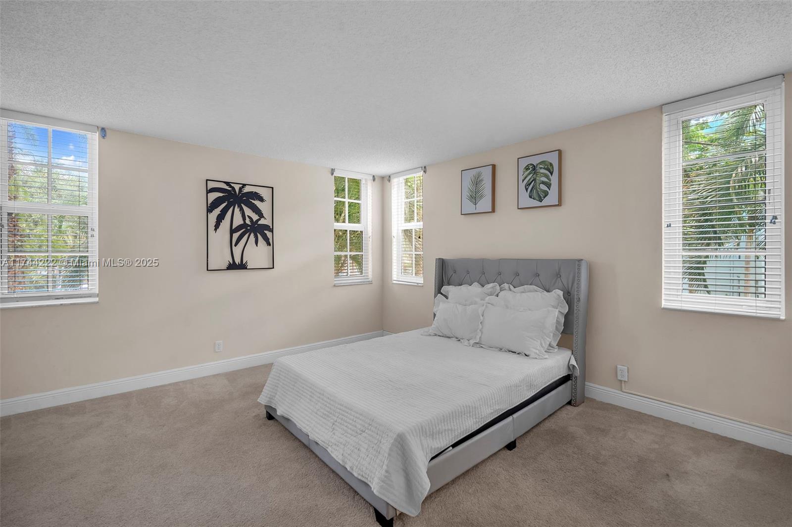 NO 125 PALM-AIRE COUNTRY - Residential