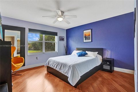 Single Family Residence in Weston FL 16427 Ruby Lake Lk 15.jpg