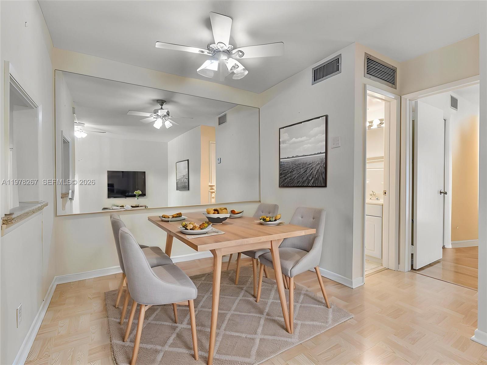 2050 NE 39th St W212