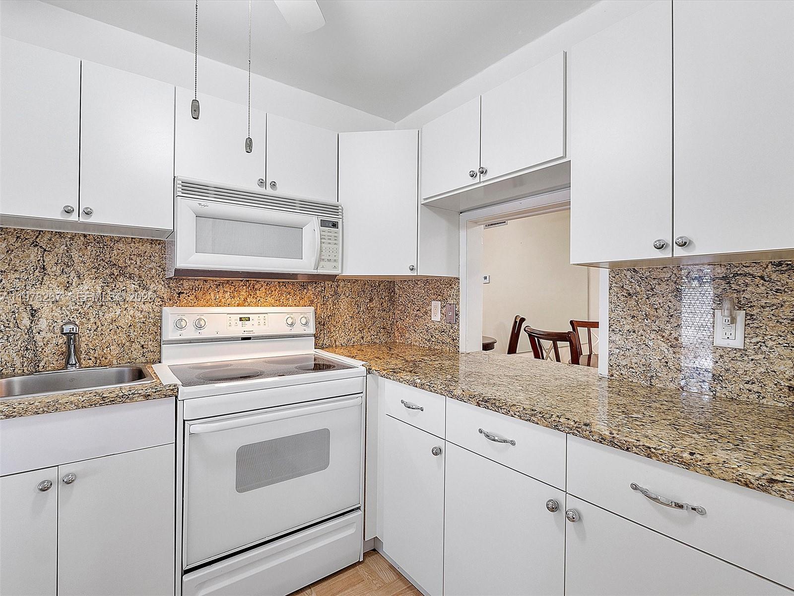 2050 NE 39th St W212