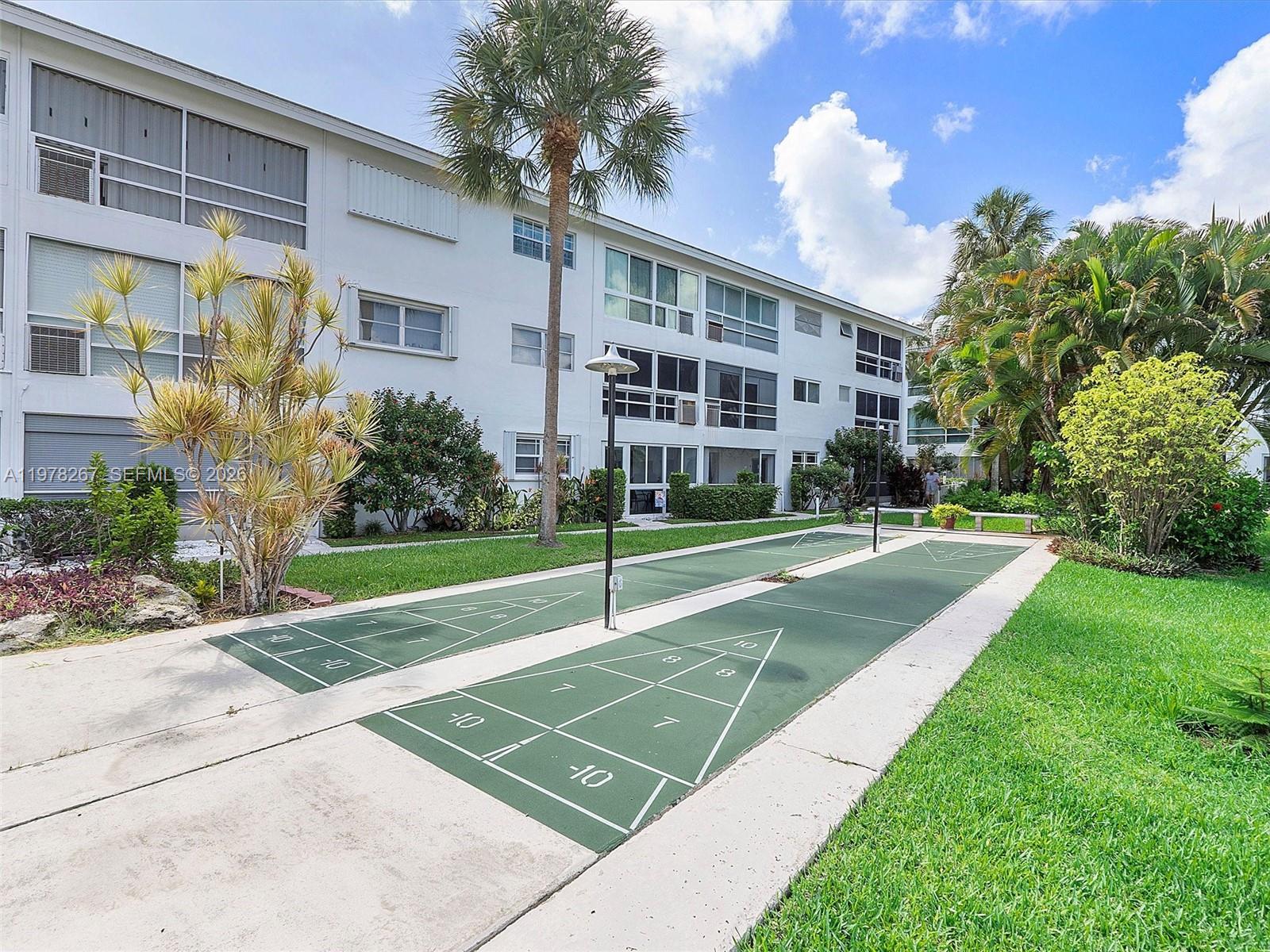 LIGHTHOUSE POINT GARDENS - Residential