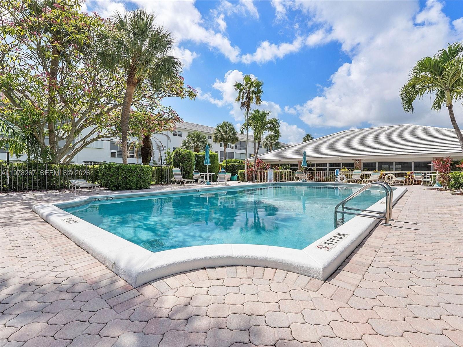 LIGHTHOUSE POINT GARDENS - Residential