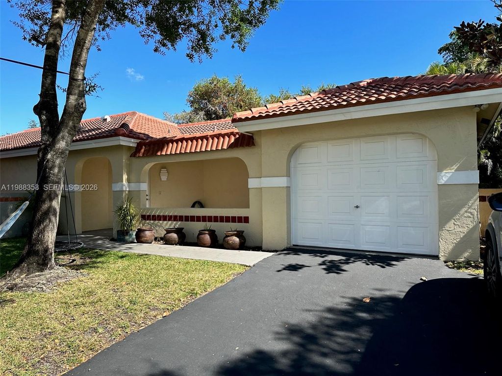 Photo of 1367 Seagrape Cir #1367, Weston, FL 33326 (MLS # A11988353)
