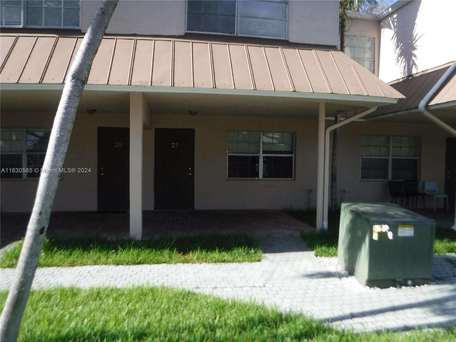 Rental Property at 4100 Nw 16th Ave 27, Oakland Park, Miami-Dade County, Florida - Bedrooms: 3 
Bathrooms: 2  - $2,600 MO.