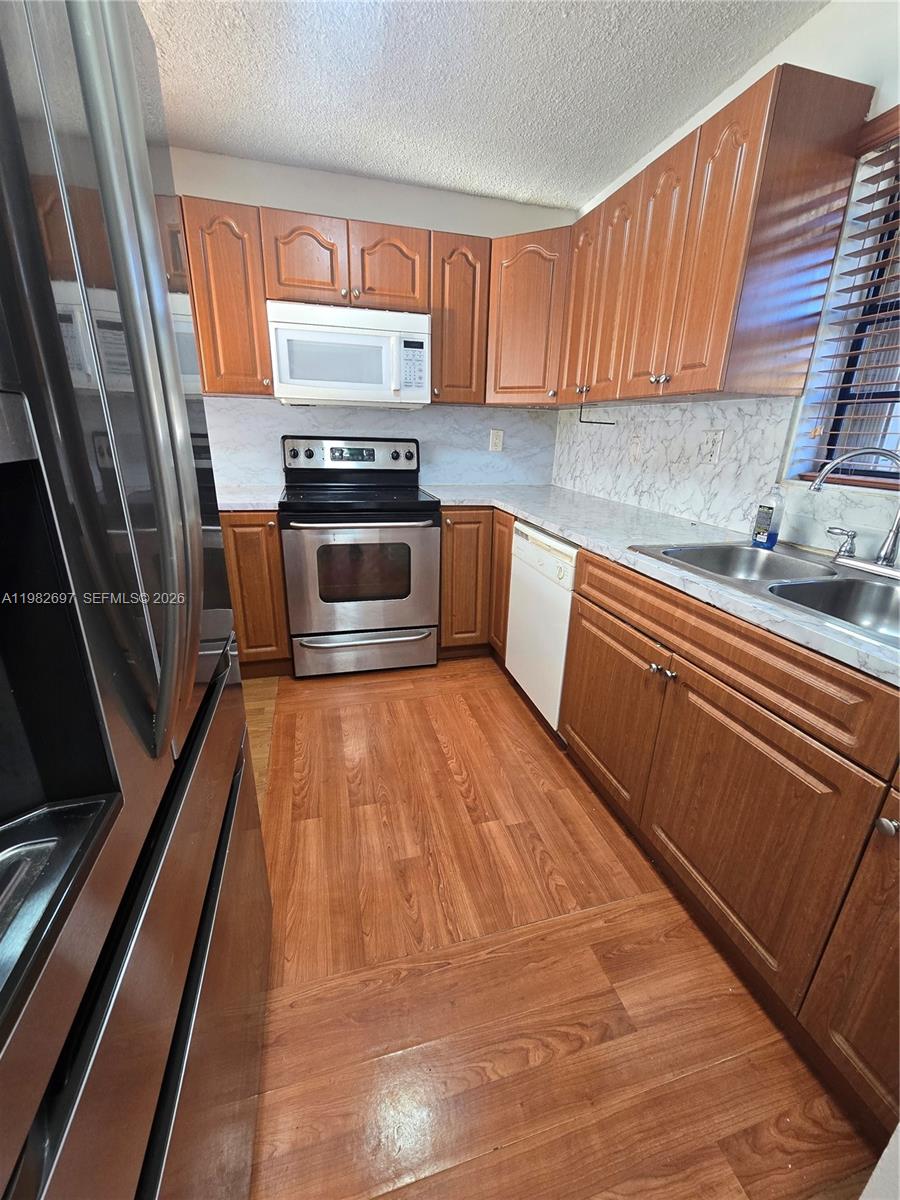 THE PARK TOWNHOMES CONDO - Residential