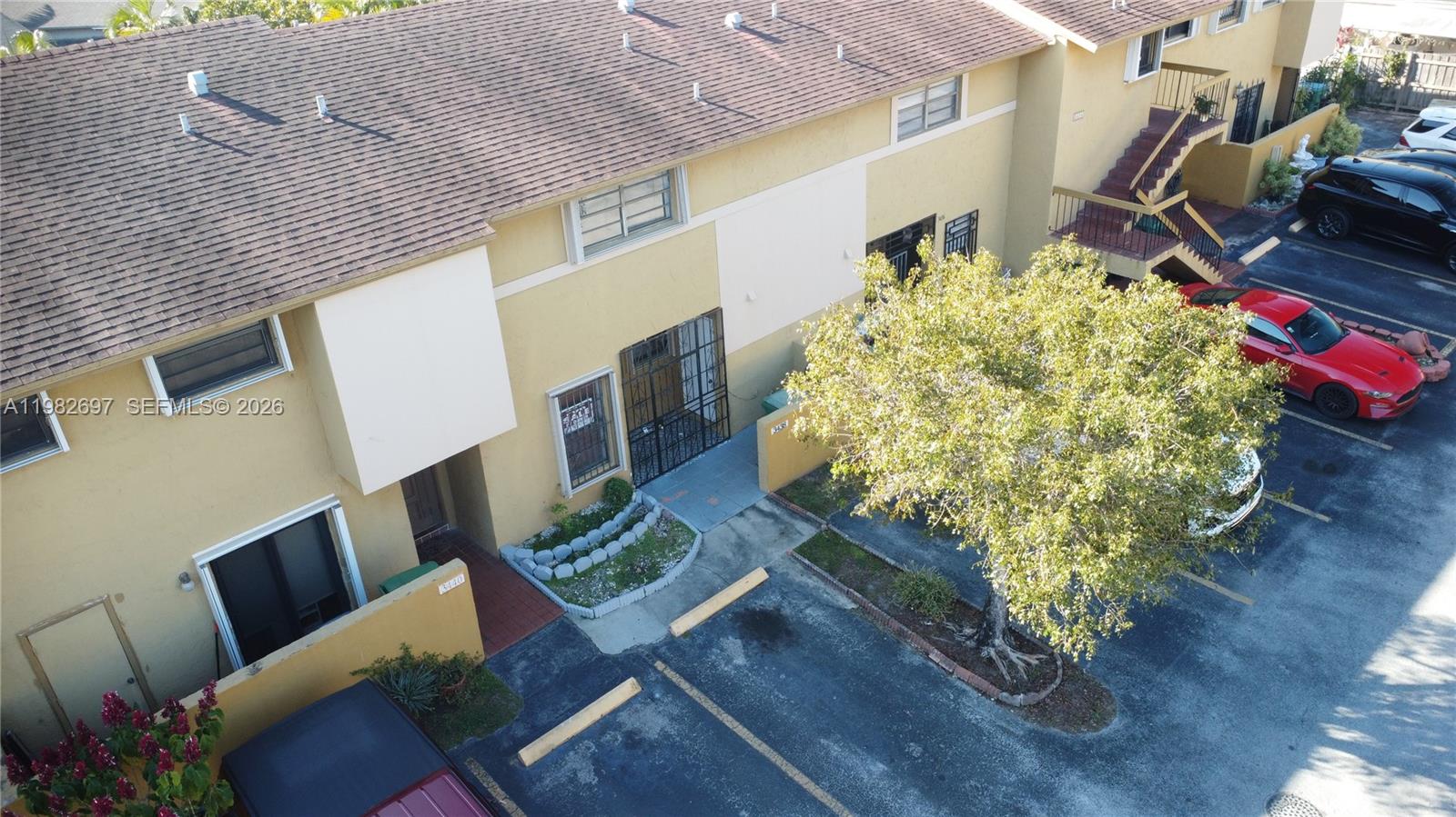 THE PARK TOWNHOMES CONDO - Residential